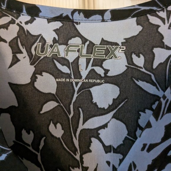 Uniform Advantage printed scrub top size Large - Picture 3 of 5